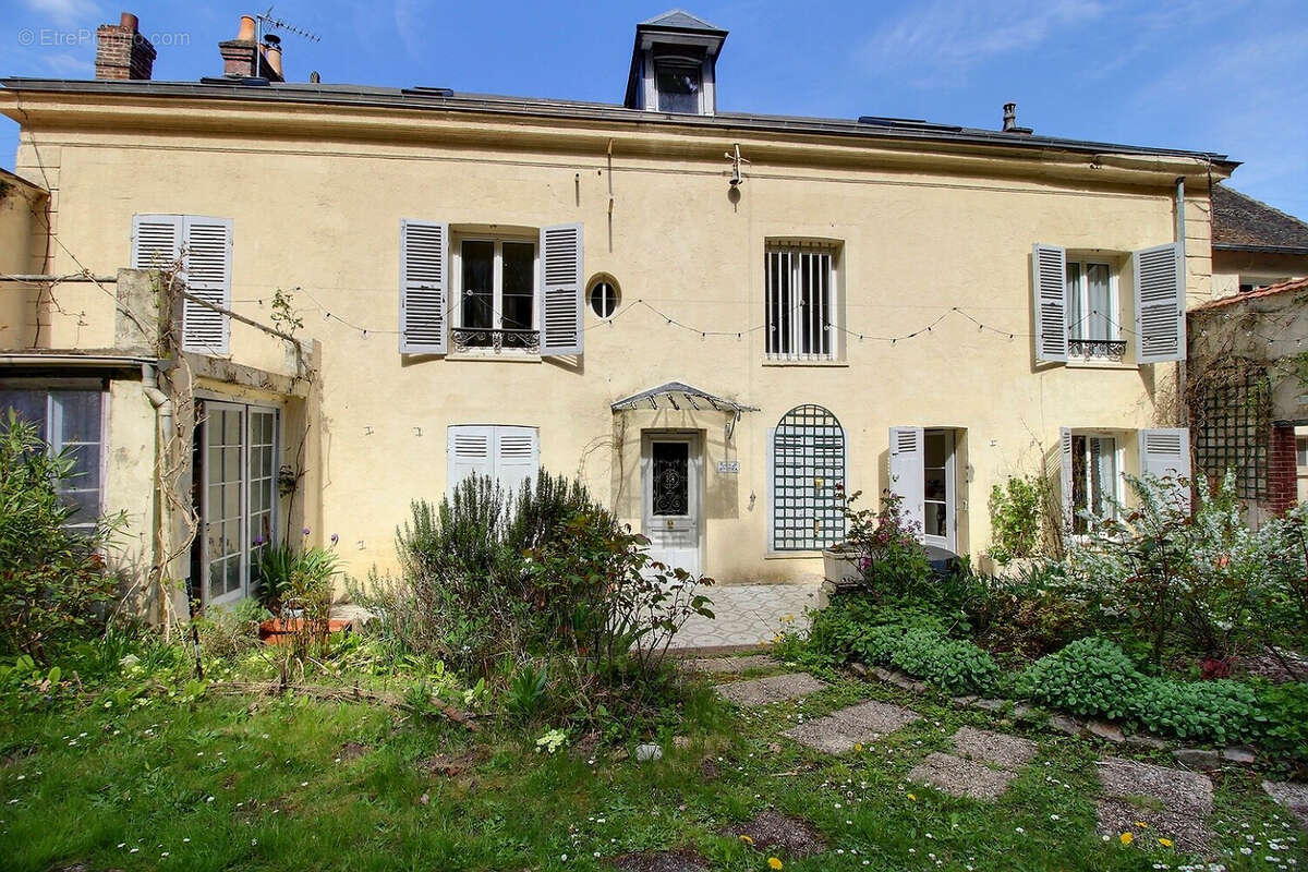 Maison  bourgeoise à  nogent le roi - photo 13