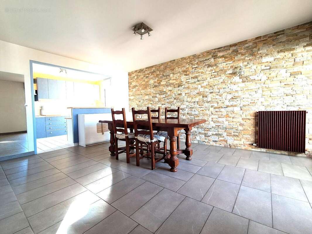   - Appartement à VILLEURBANNE