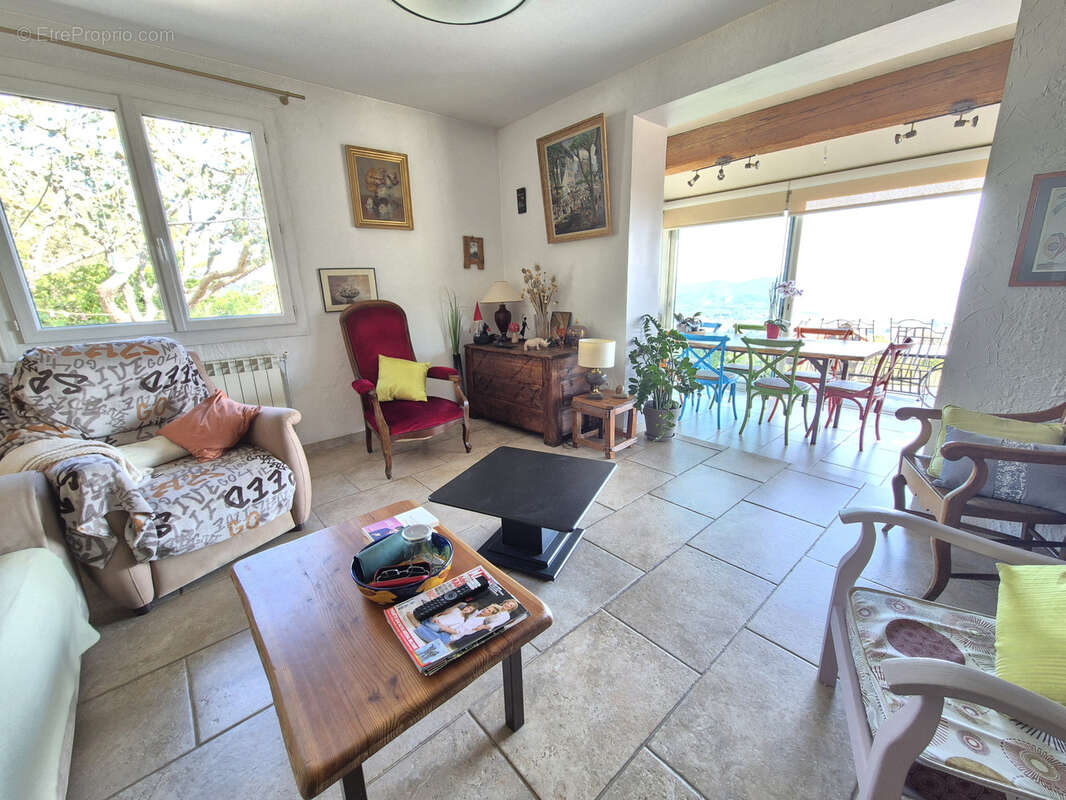 Maison à SOLLIES-VILLE