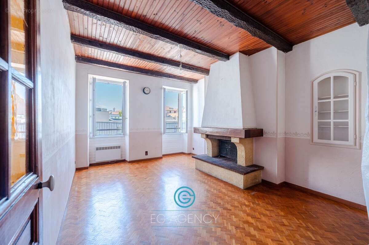 Appartement à MARSEILLE-2E
