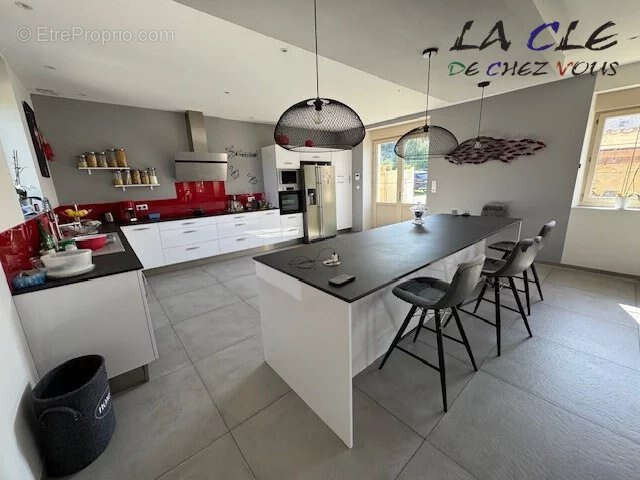 Maison à SAINT-HILAIRE-DES-LOGES