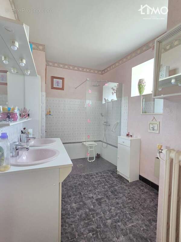 Maison 195 m² à Verneuil-Sur-Vienne  - photo 8