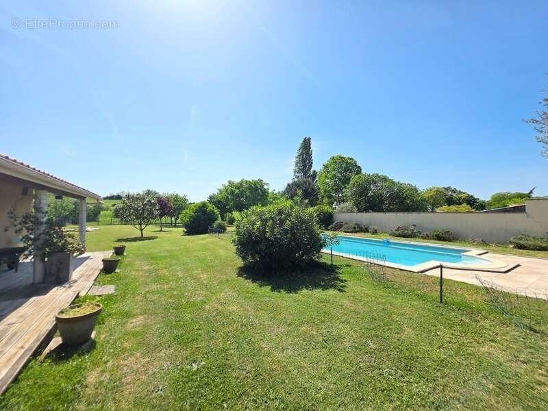 Maison 139m² avec piscine, grand garage indépendant, terrasse et vue spectaculaire - photo 13