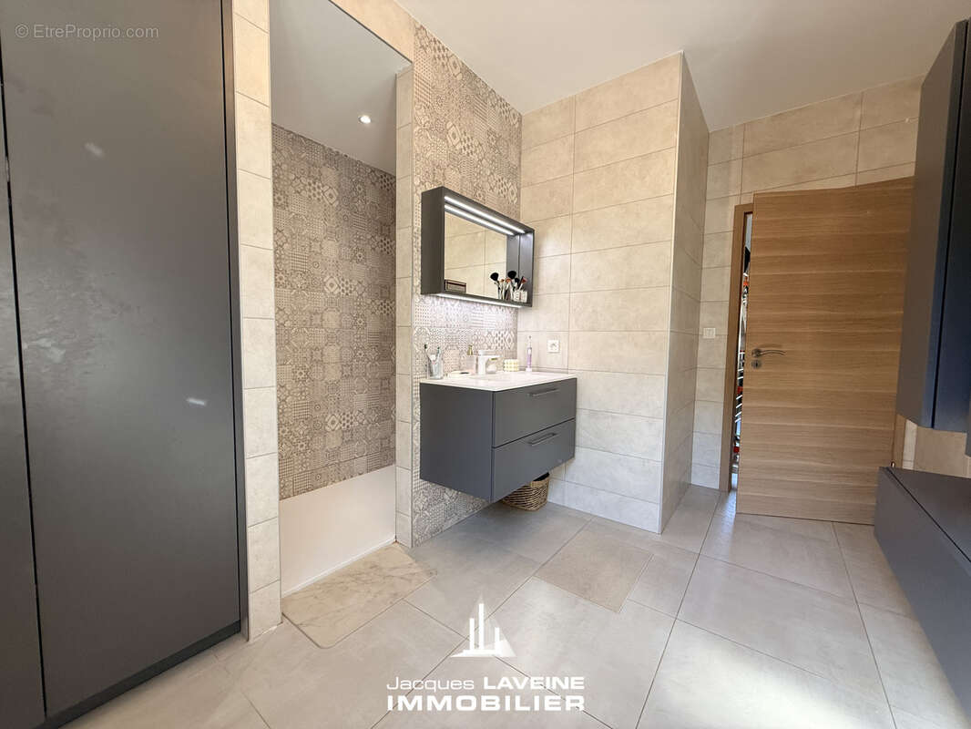 Appartement à LESSY