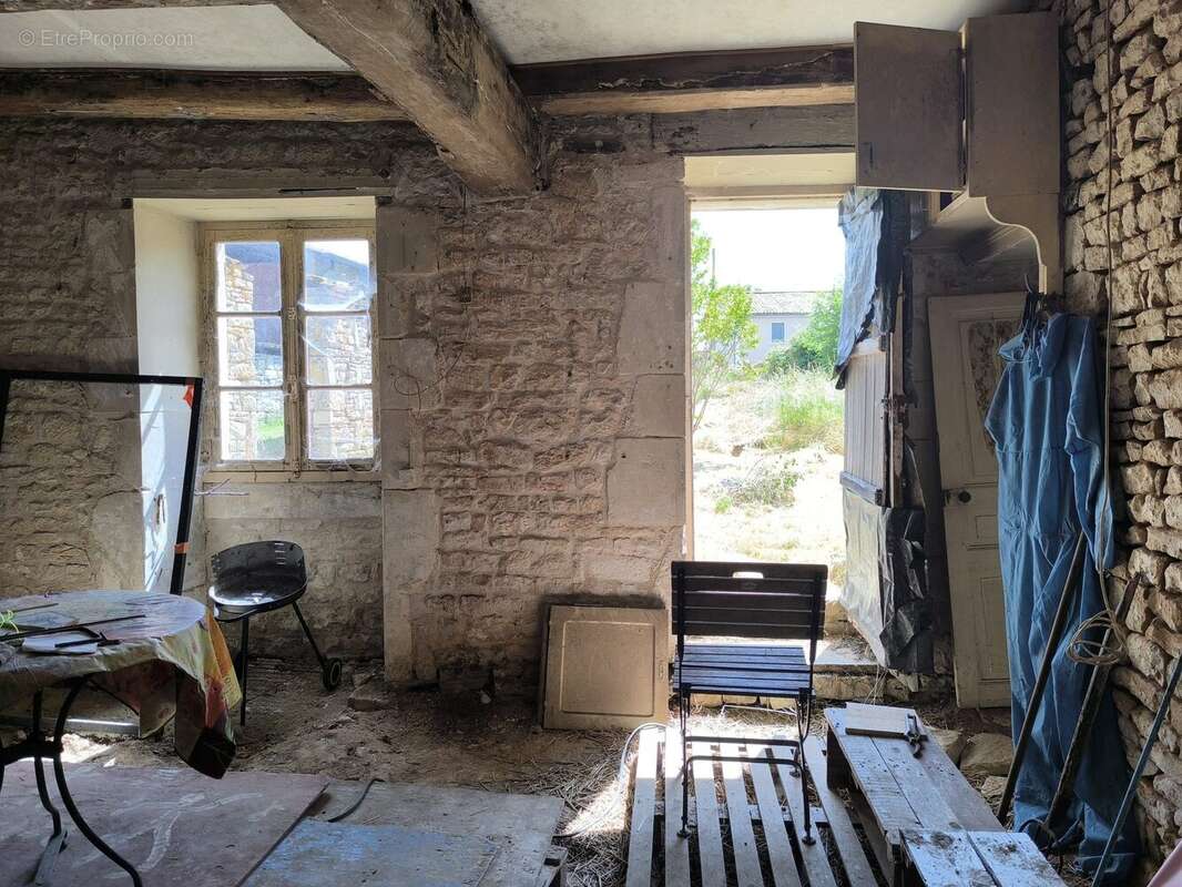 Maison à MAIRE-LEVESCAULT