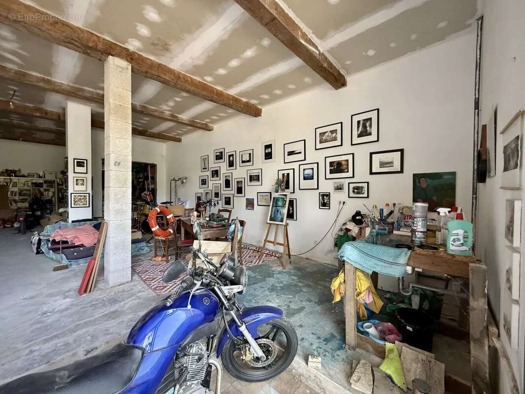 Maison à FEUILLA