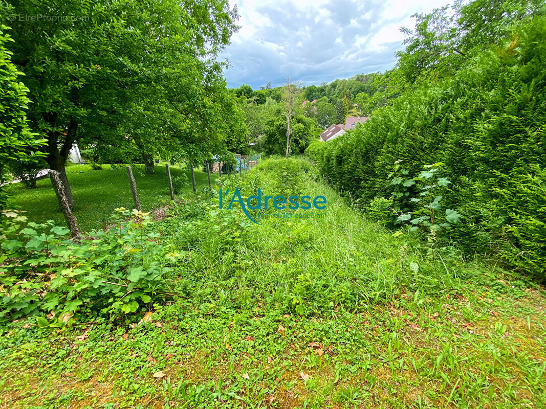 Terrain à OINVILLE-SUR-MONTCIENT