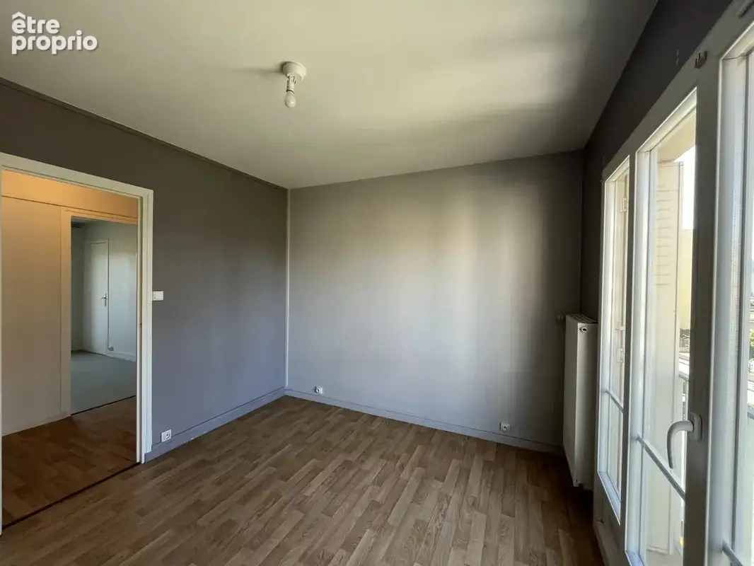 VALENCE - Appartement T3 loué avec balcons, cave et parking - photo 6