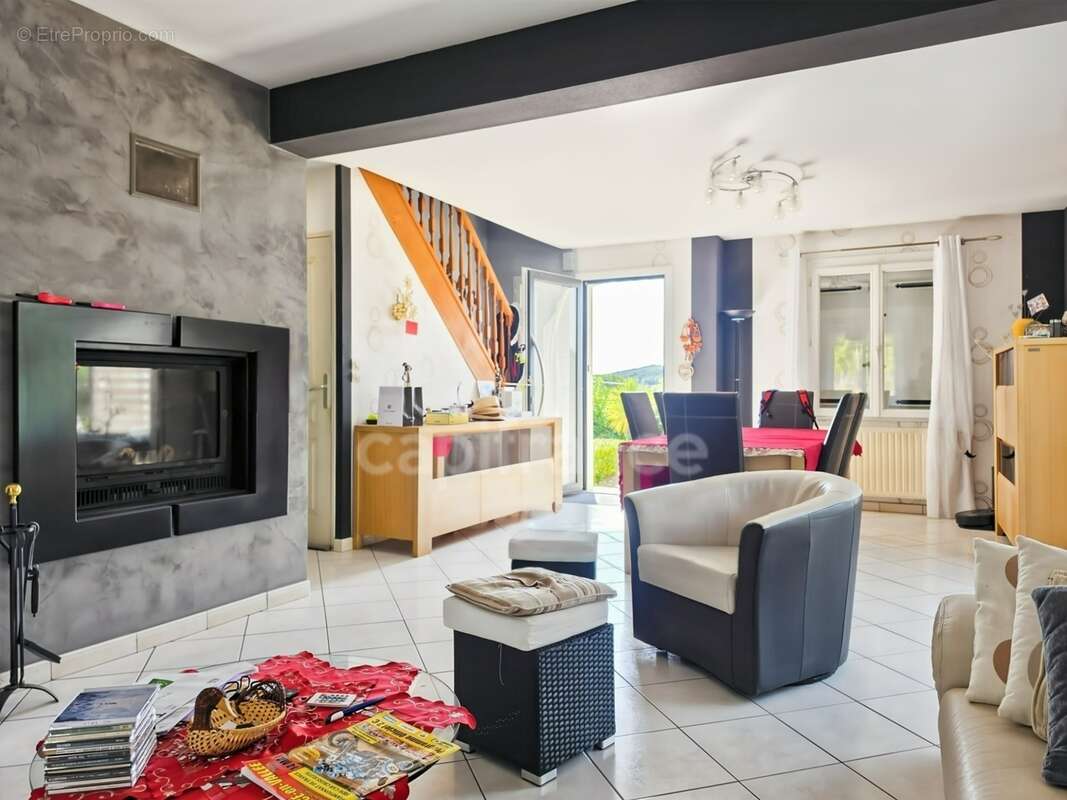 Maison familiale de 4 chambres sur plus de 6 000 m² de terrain à Saint-Maixent - photo 11