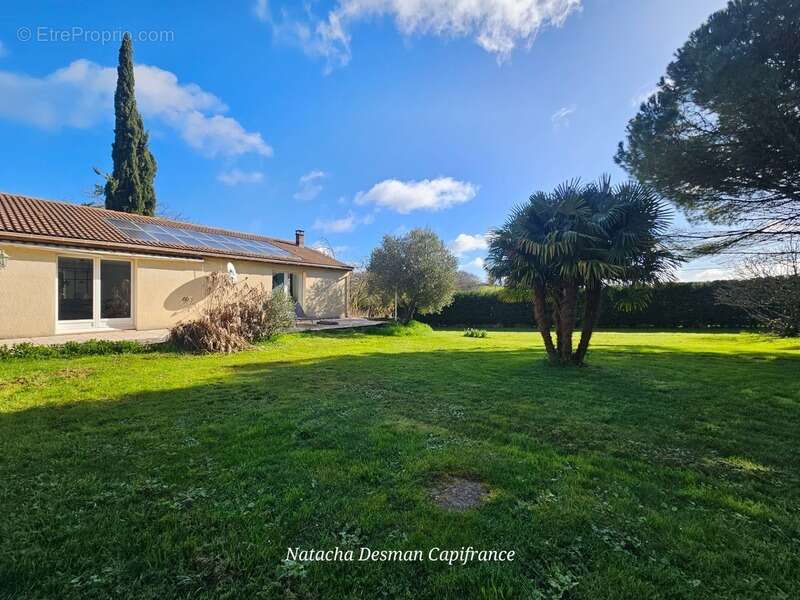Maison familiale 239 m² au cœur de la nature – 7 pièces – Fort potentiel -  SAINTE COLOMBE (17) - photo 18