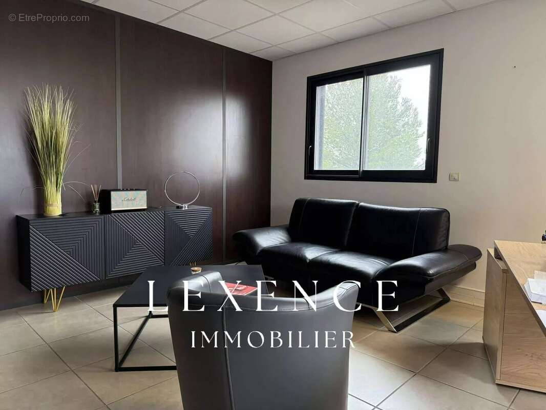 Commerce à EGUILLES