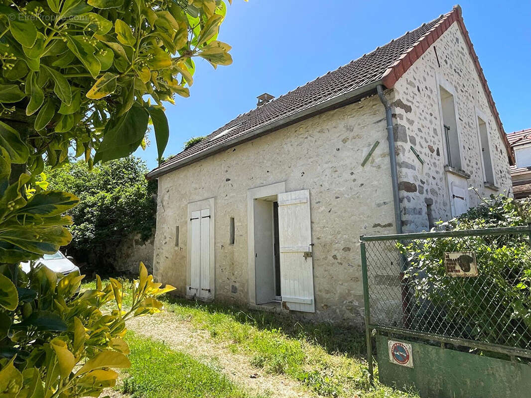 Maison à NEUILLY-SAINT-FRONT