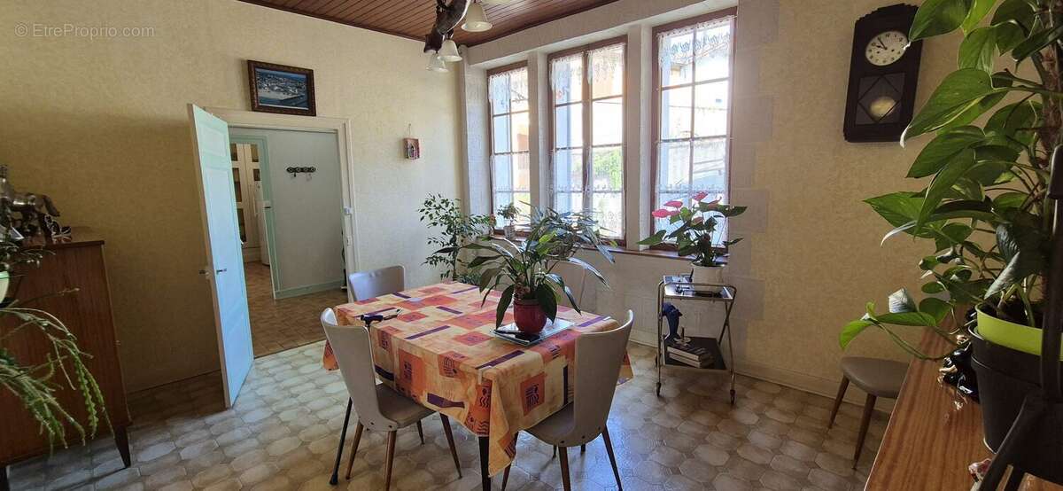 Maison à MEZIN