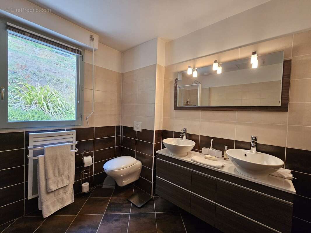 Maison à MAUZAC-ET-GRAND-CASTANG