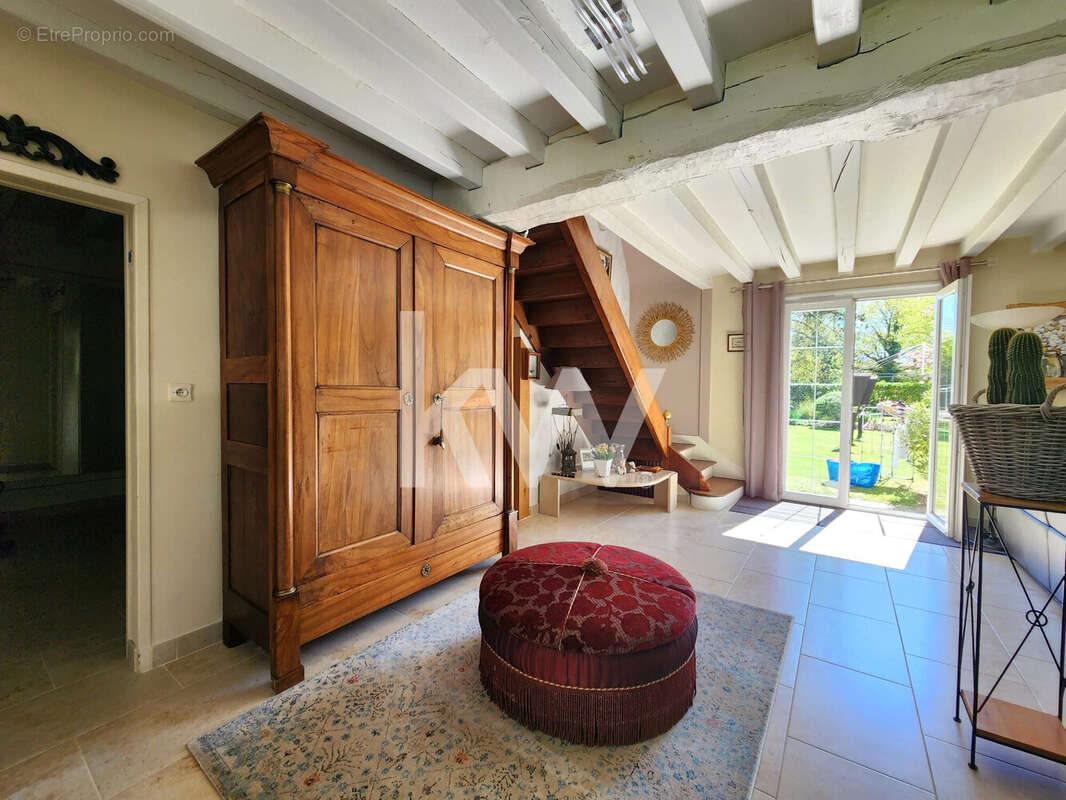Maison à CHEVILLON-SUR-HUILLARD