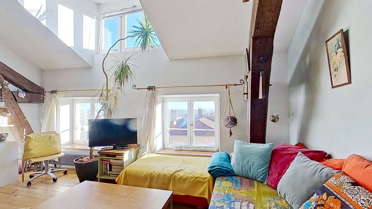 À vendre dernier étage d'un petit immeuble - 69001 lyon -  plateau de la croix-rousse - vue fourvière - appart - photo 3