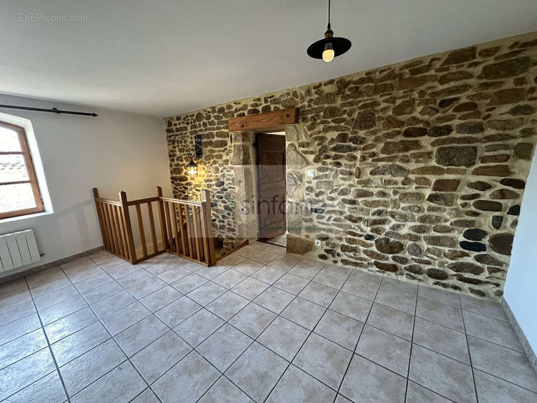 Maison à ALLEGRE-LES-FUMADES