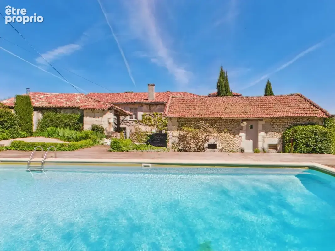 Propriété d’exception avec piscine et dépendances - photo 12