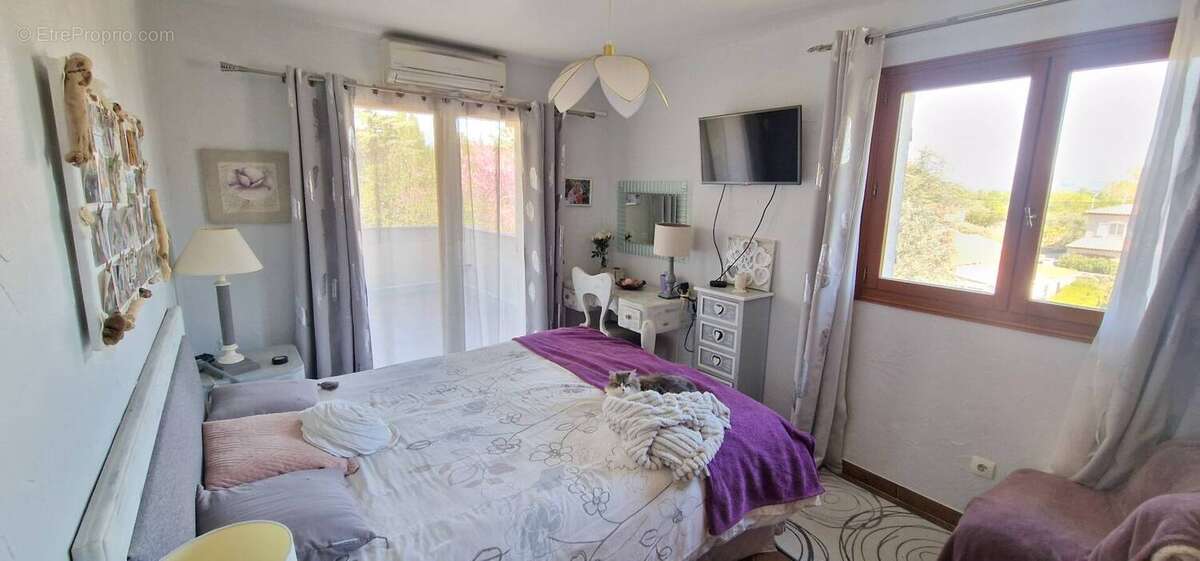 Autre à ROQUEBRUNE-SUR-ARGENS