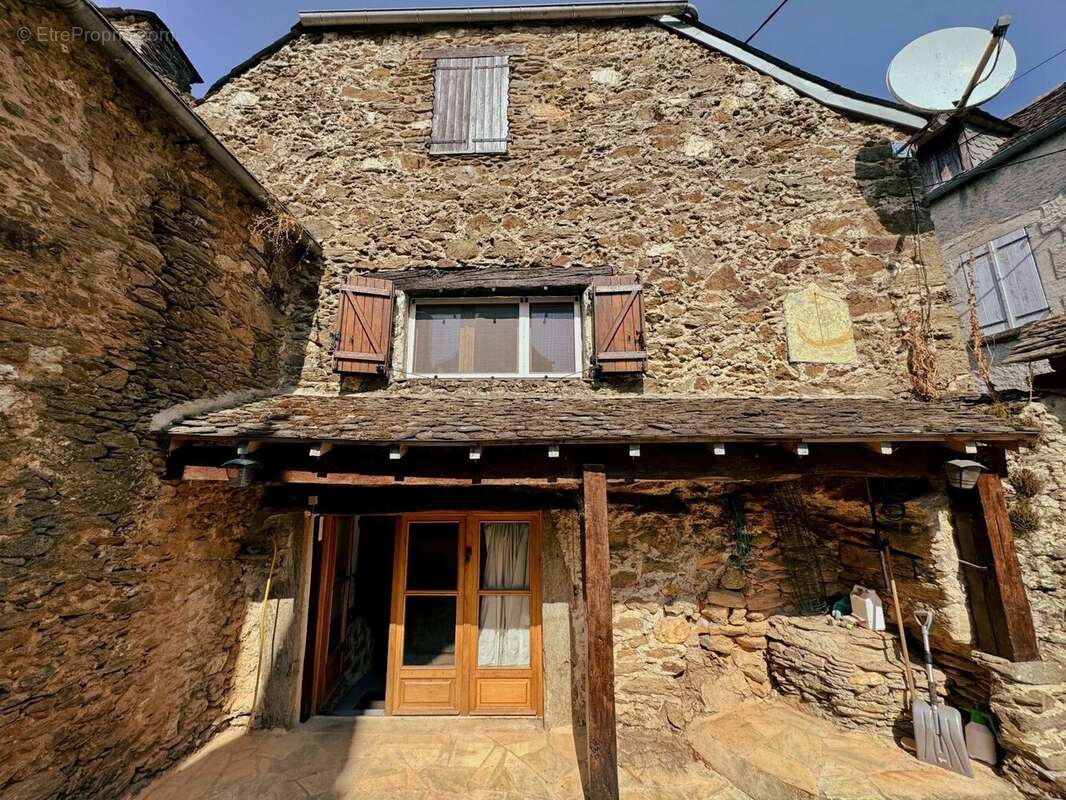 Maison à LA SALVETAT-PEYRALES
