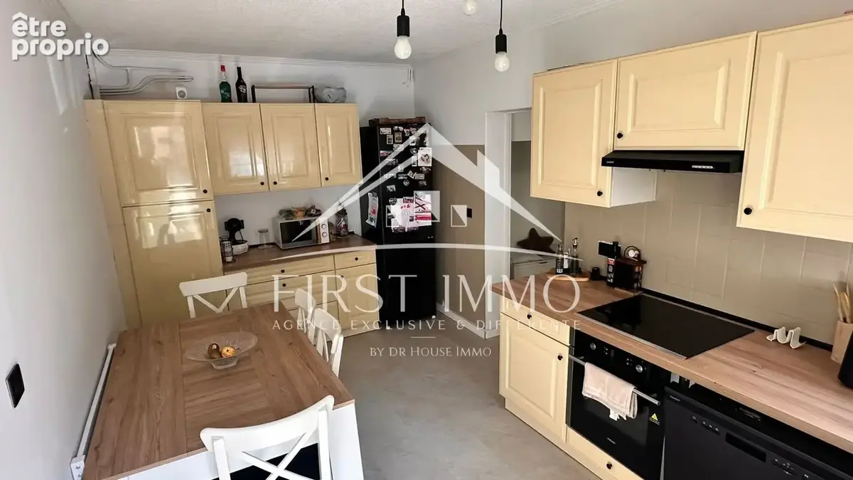 VELAUX - Maison de ville avec extérieur et parking. - photo 3