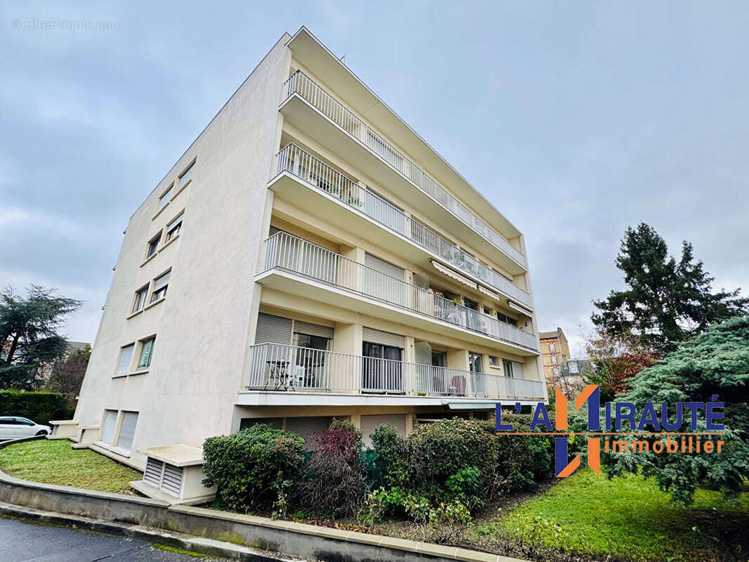 Appartement à HOUILLES