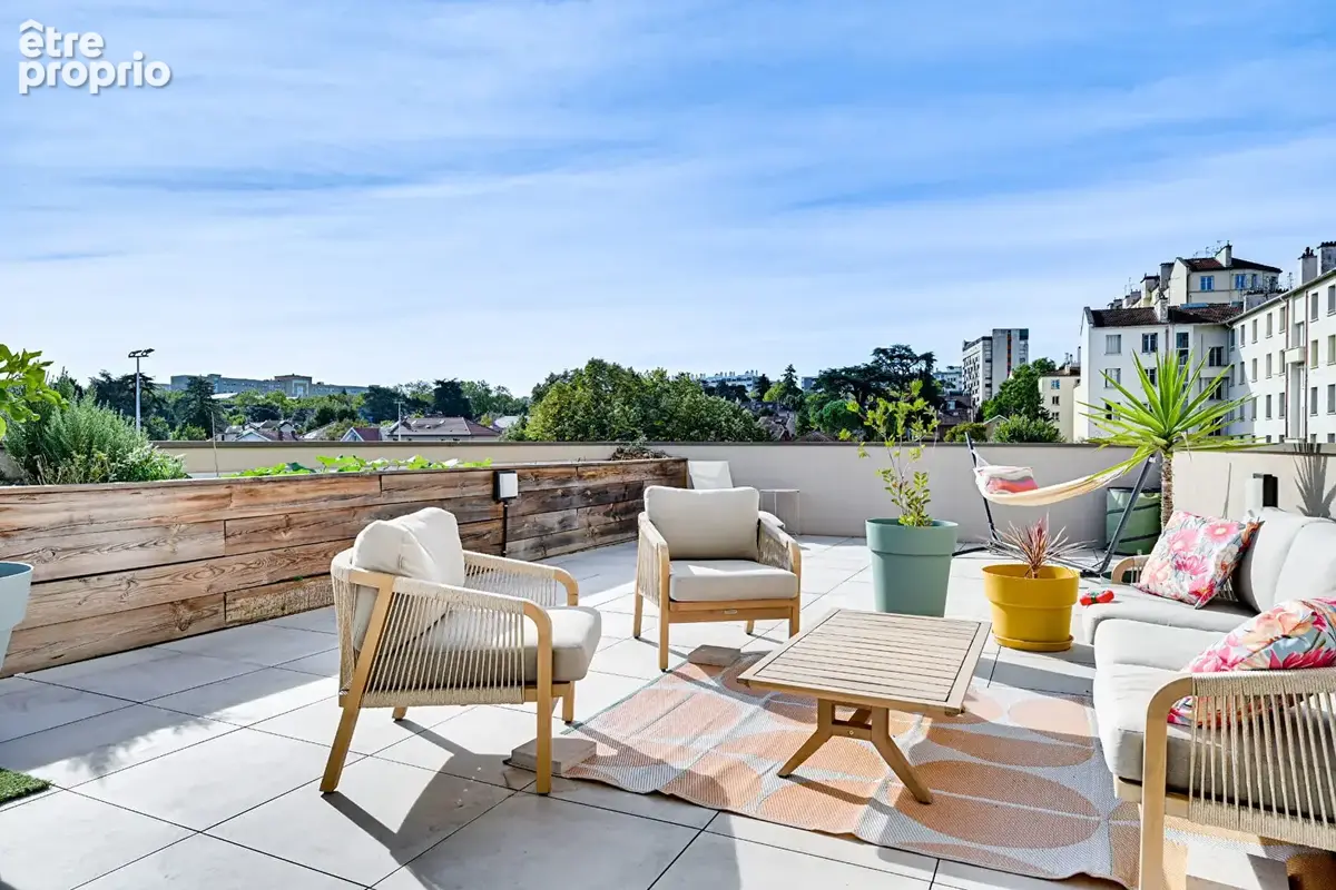 Duplex de 120.29 m2 avec terrasse - Monchat - photo 2