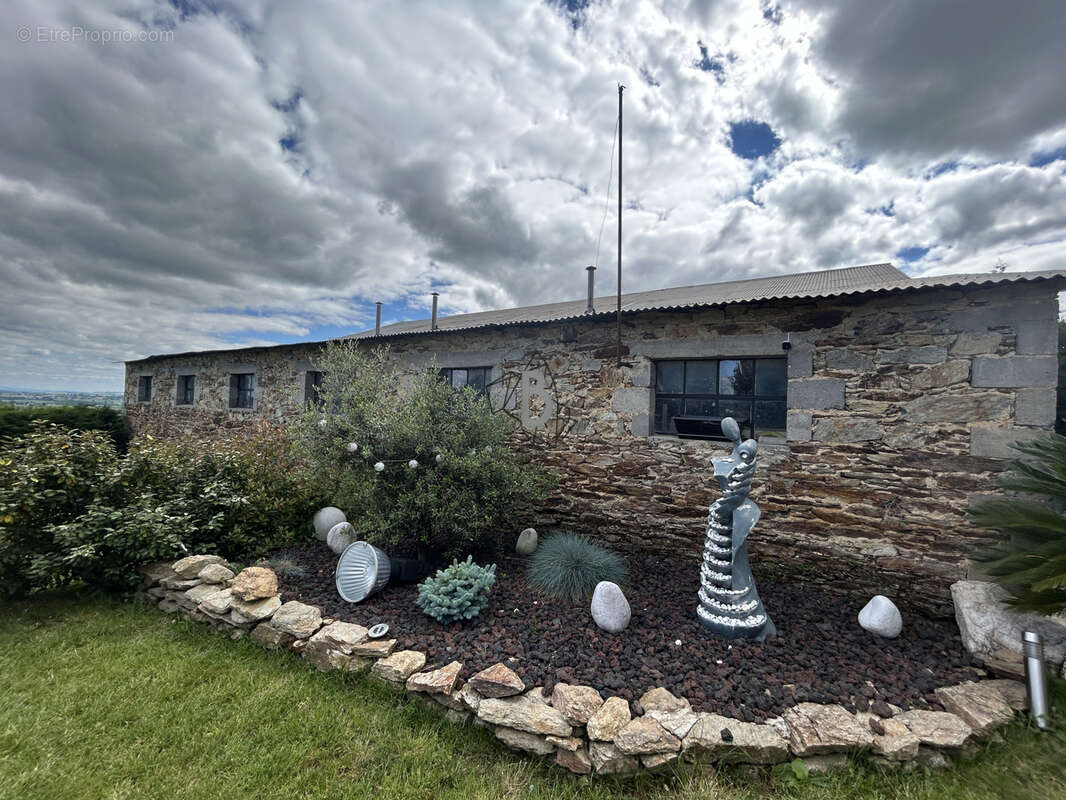 Maison à PRADINAS