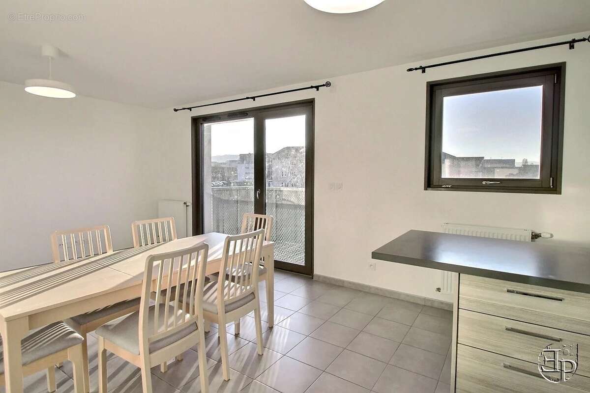 Appartement à VIRY