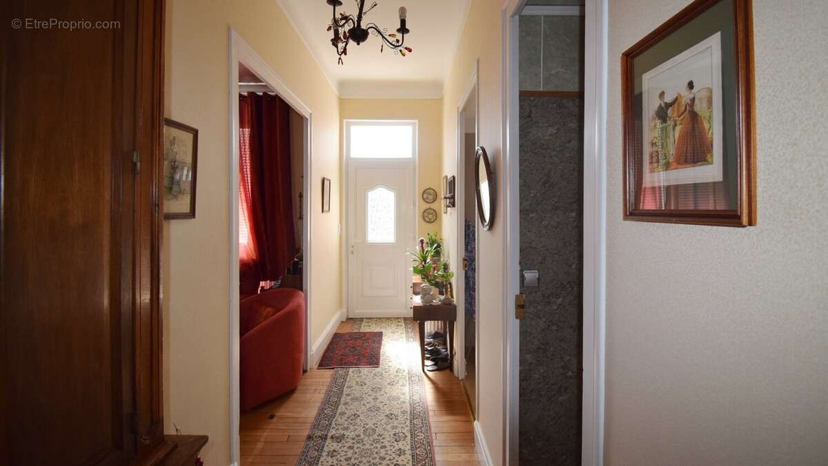 À VENDRE - Quartier des Garets - Maison 130 m² avec garage et jardin. - photo 6