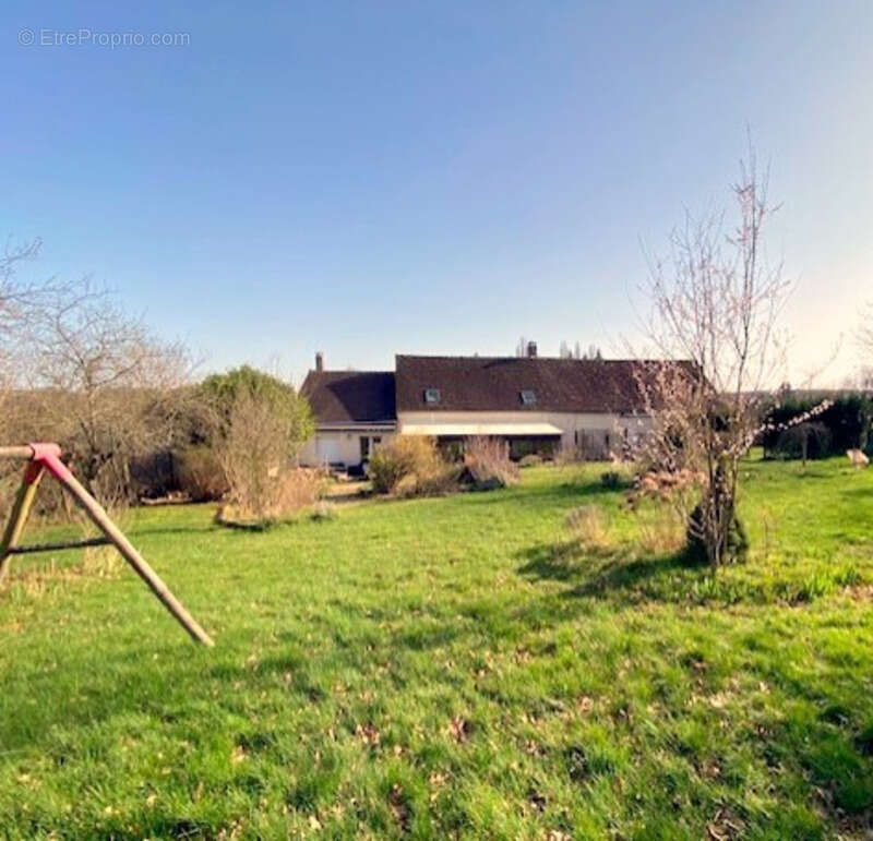 Maison 228 m² à Sens  - photo 2
