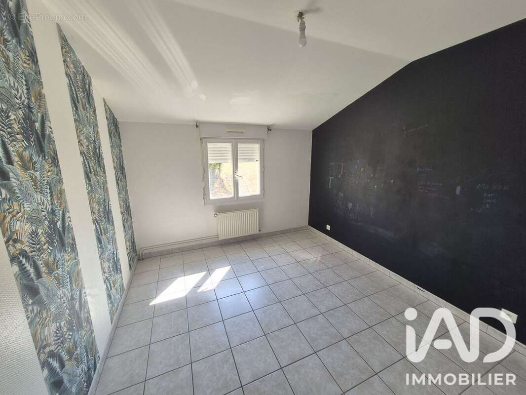 Maison 106 m² à La Creche  - photo 3