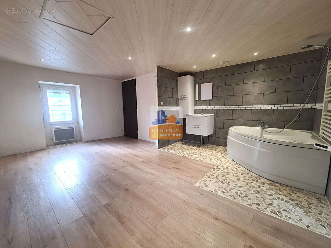 Maison à LA MONTAGNE