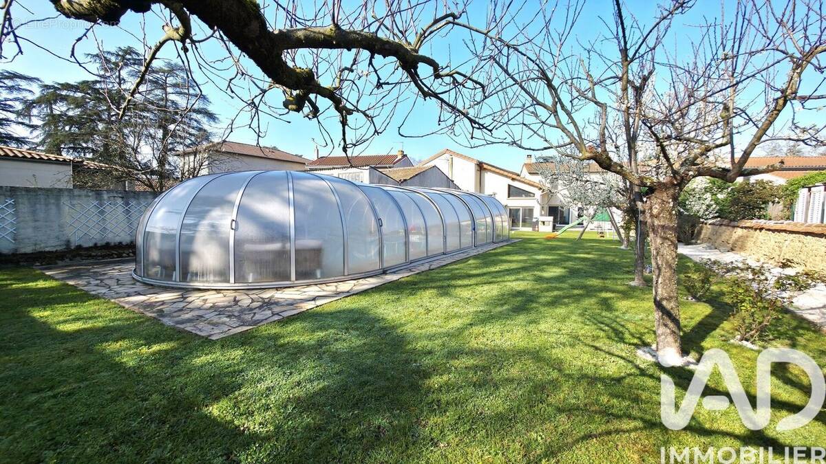 Photo 1 - Maison à VEAUCHE