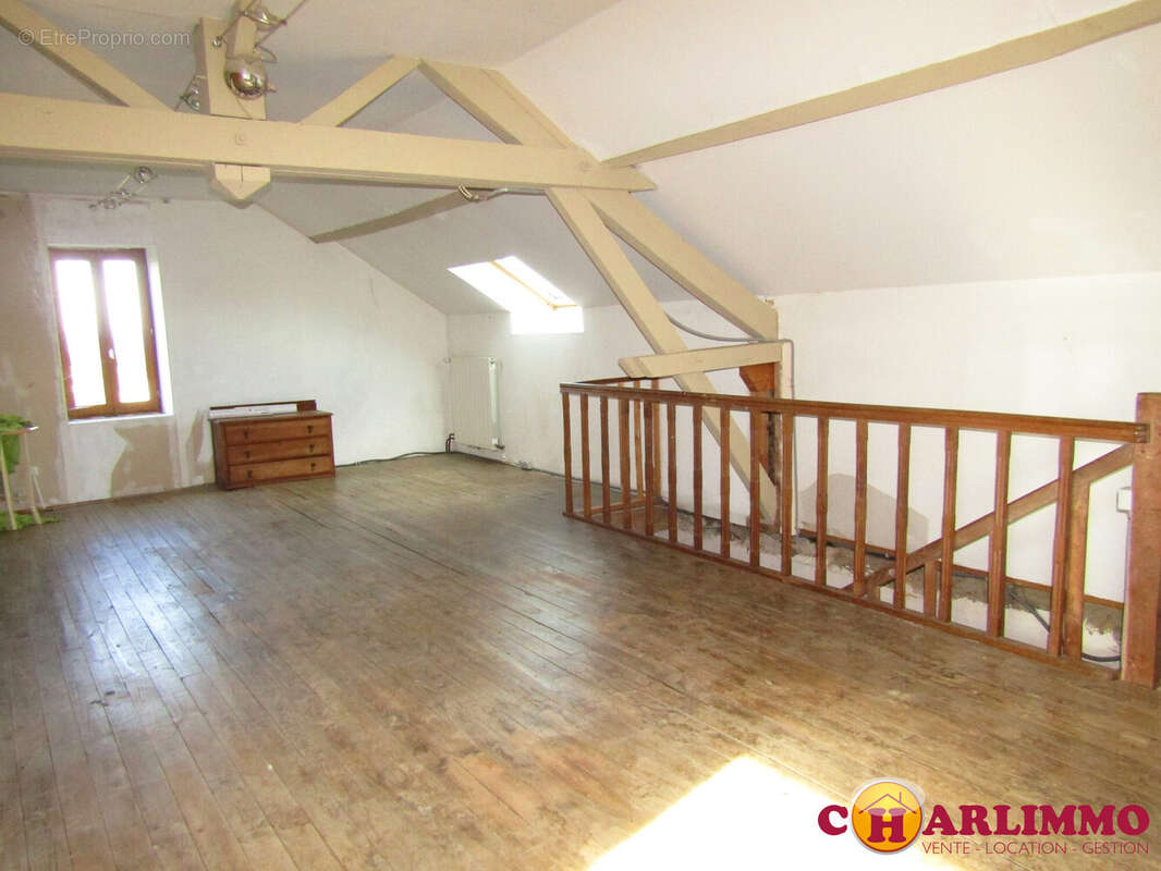 Maison à PEYRAT-DE-BELLAC