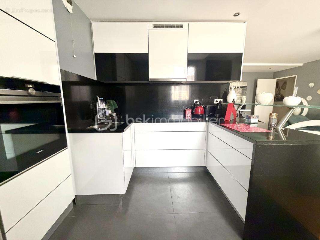 Appartement à MANDRES-LES-ROSES