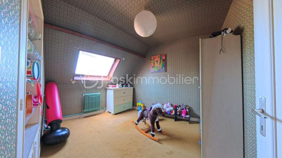 Maison familiale 7 pièces – Environ 130 m² – Grand jardin – Proche centre-ville - photo 11