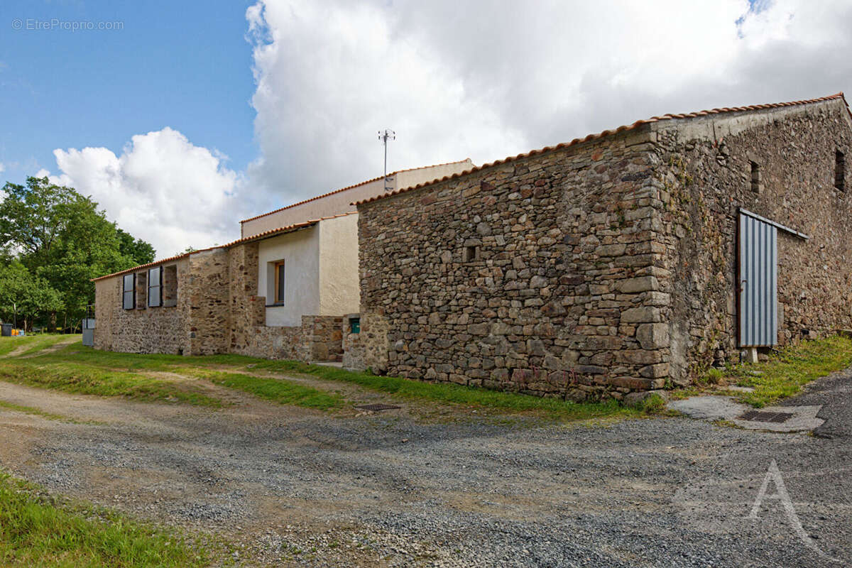 Maison à SAINT-ETIENNE-DU-BOIS