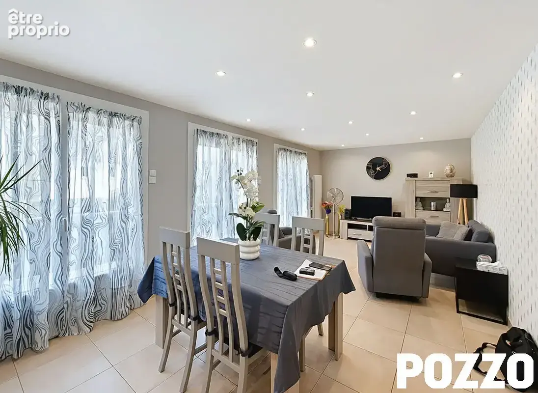 Jolie maison de plain-pied surélevé offrant un cadre de vie pratique et chaleureux. - photo 5