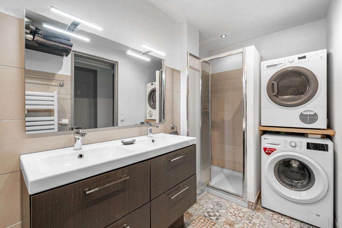 Appartement à COGOLIN