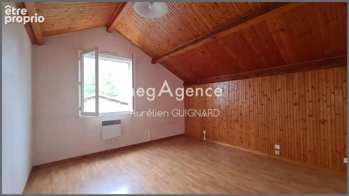 4 Chambres, bel espace en pelouse clos et arboré avec garage - photo 15