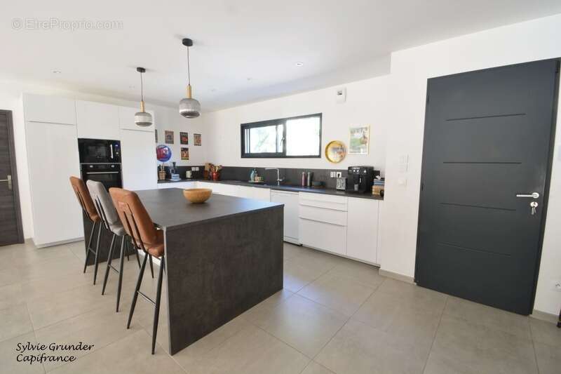 Maison à vendre contemporaine 6 pièces 4 chambres Salon de Provence - photo 4