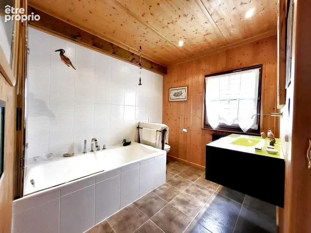 Grilly - Grand Chalet composé de 2 habitations (T5 + T3) - V - photo 13