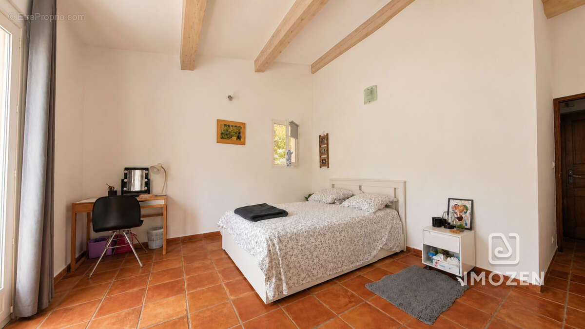 Propriété de caractère avec dépendances, piscine et terrain de 5 809 m2 - photo 11