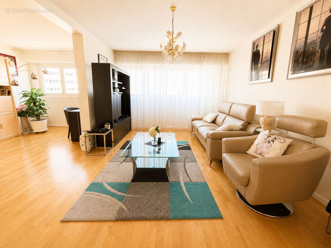 Appartement à COURBEVOIE