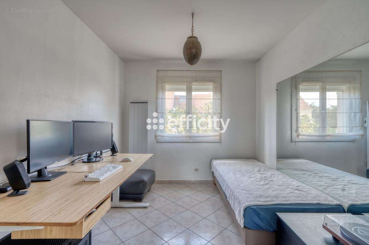 Maison à MERY-SUR-OISE