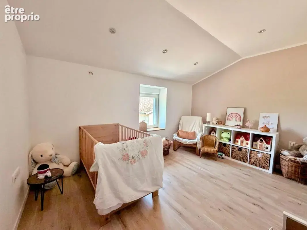 Superbe maison rénovée de 194 m² avec cinéma privé, grande terrasse, terrain et garage - photo 12