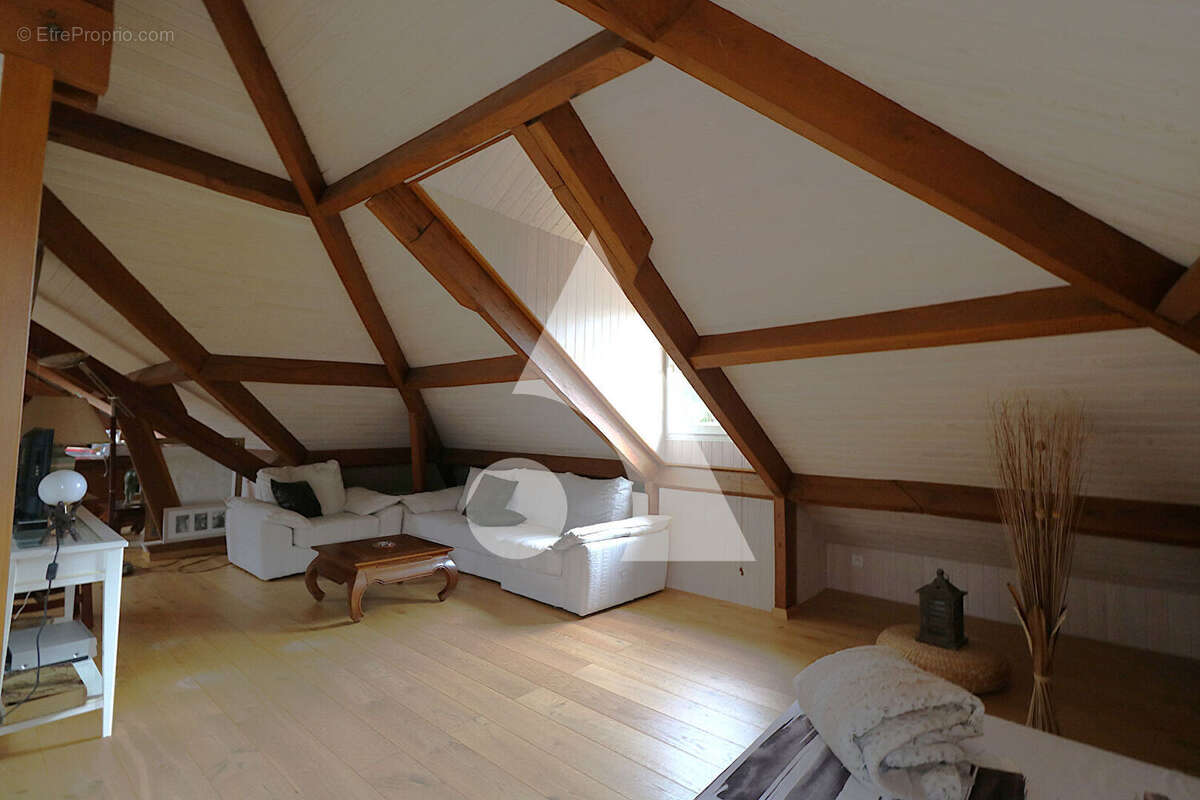 Robuste maison de 7 pièces et 215 m² - photo 6