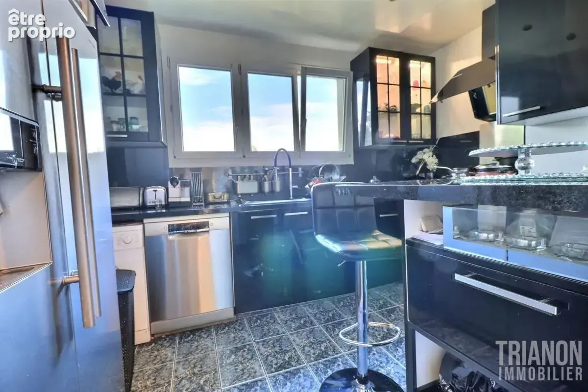 VENTE : appartement F5 (90 m²) à LA CELLE ST CLOUD. Résidence de Bel Ebat - photo 8