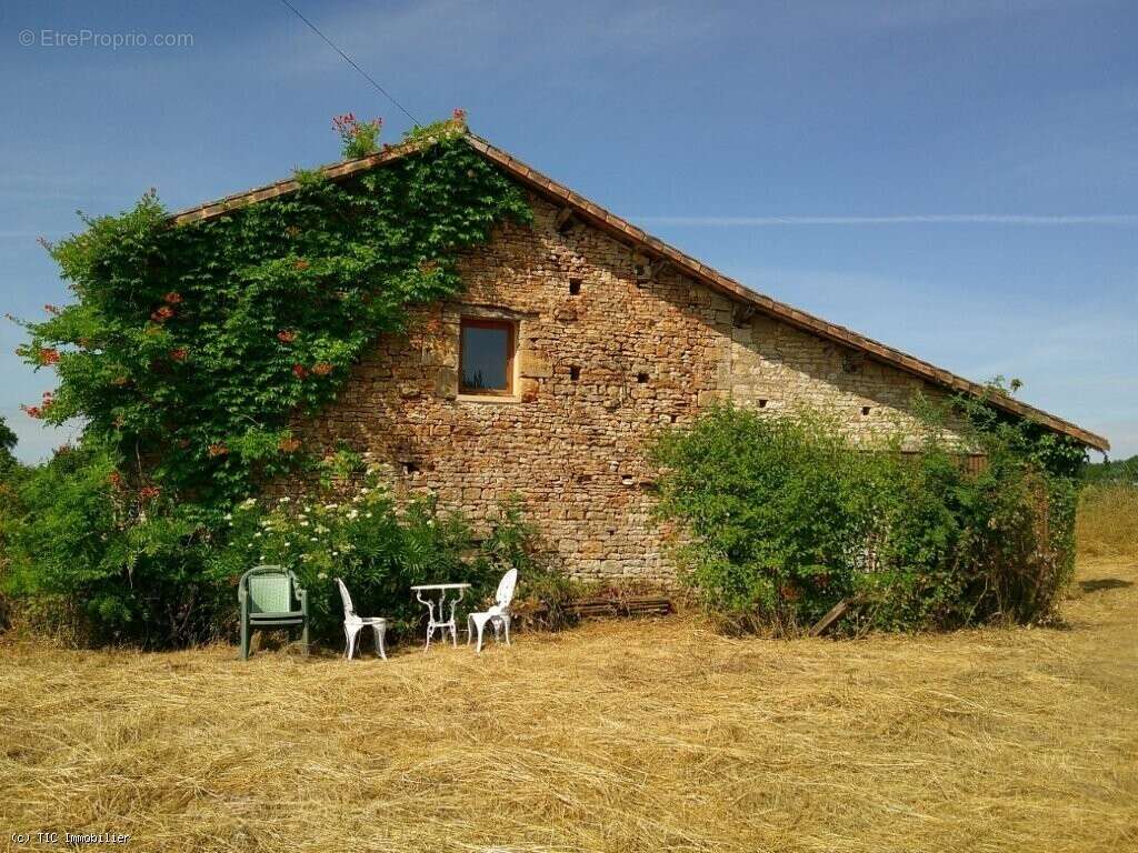 Grange Rénovée : Comprenant 4 Chambres et Terrain de 4382m² - photo 32